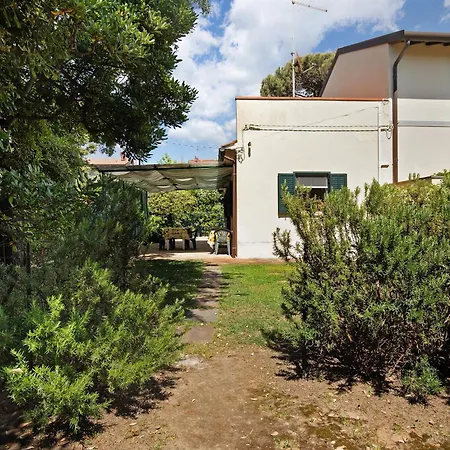 Chiara -marina Di Pietrasanta مارينا دي بييتراسانْت