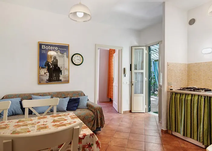 Chiara -marina Di Pietrasanta مارينا دي بييتراسانْت