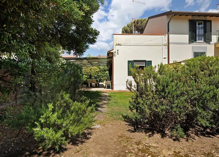 Chiara -marina Di Pietrasanta مارينا دي بييتراسانْت